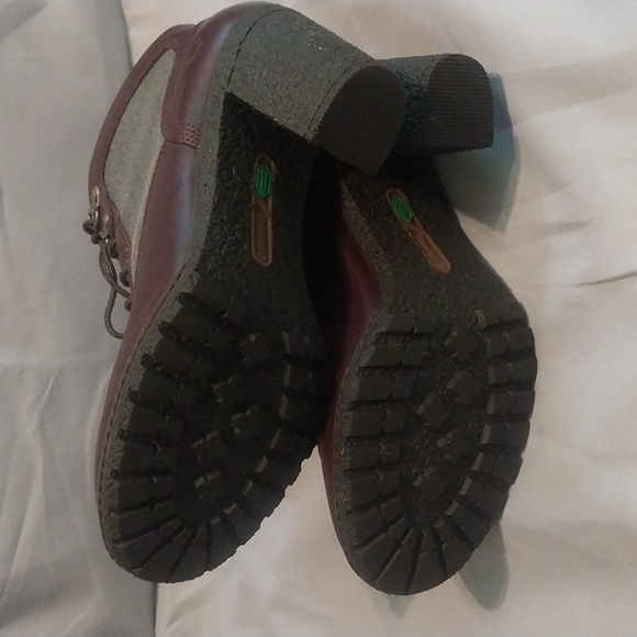 Timberland Heel Boots - Picture 6 of 8
